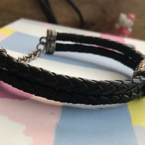 Retired!!! Leather and sterling silver bracelet from premier designs. - Picture 4 of 4